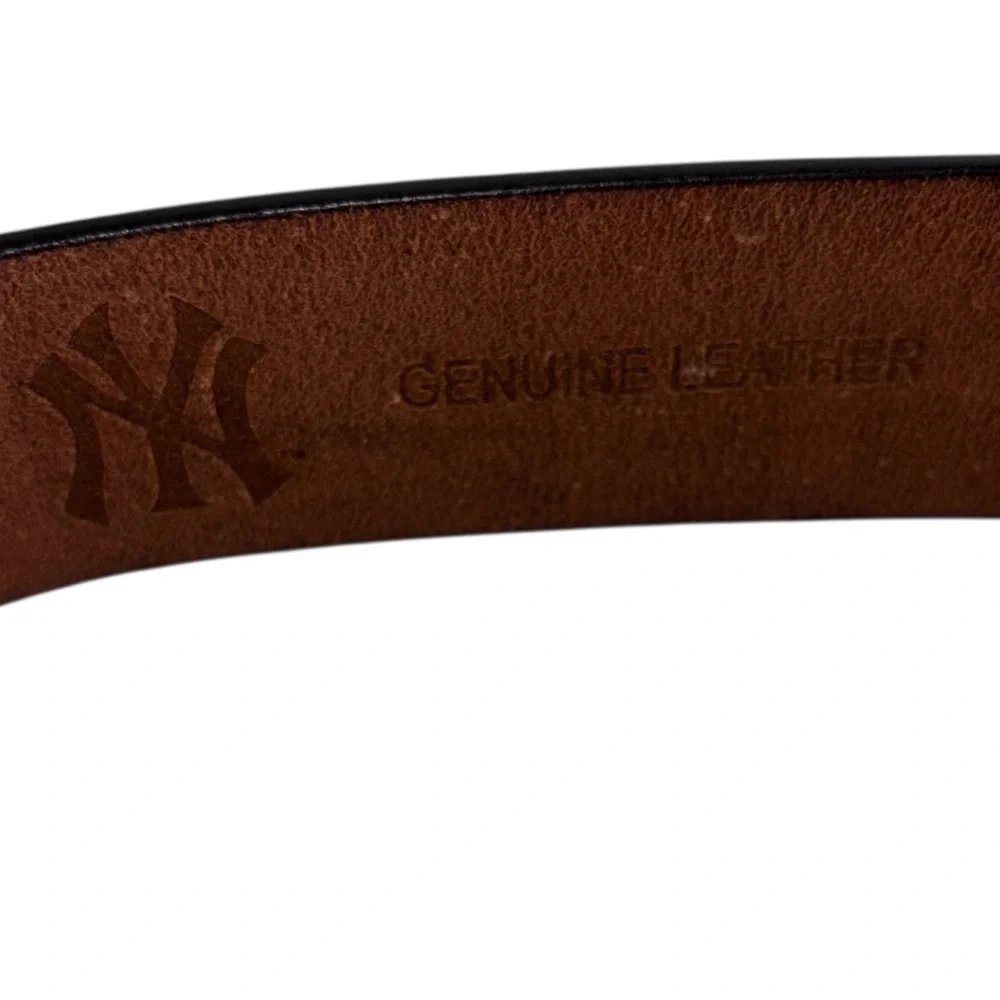 New York Yankees Brown Leather Belt Logo Embossed Size XL Officially Licensed